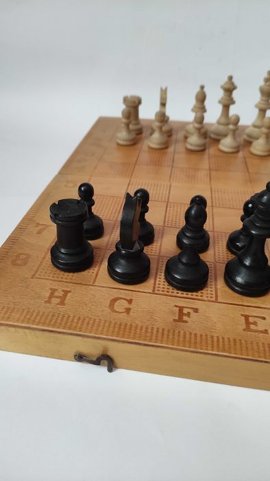 Шах с дървени фигури 35 х 35 см