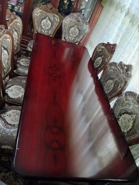 стол ва 8 та стул холати яхши