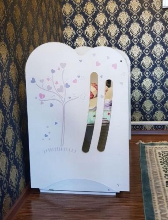 Продам манежку белого цвета