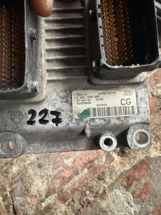 Компютър еку ecu електронен блок корса д опц corsa d opc z16ler