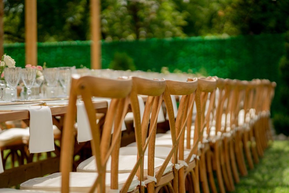 Mese si scaune pentru evenimente in aer liber