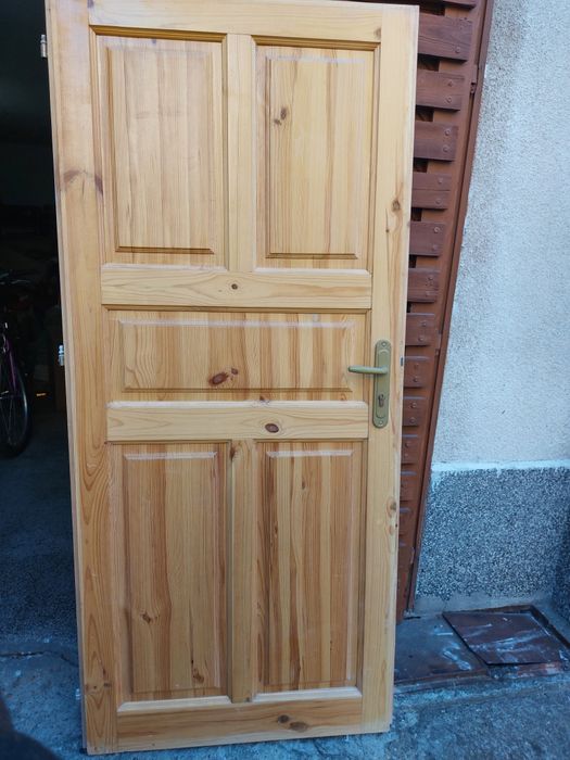 Фотьойли и табуретки и крило на врата!