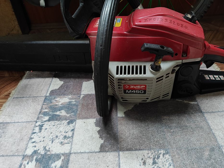 Продам бензопилу Зубр