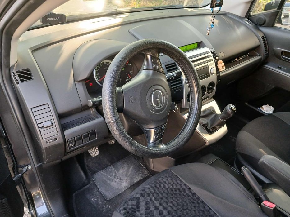 Продавам Мазда 5