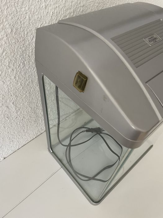 Doua acvarii cu capac, colturi curbate si lumina