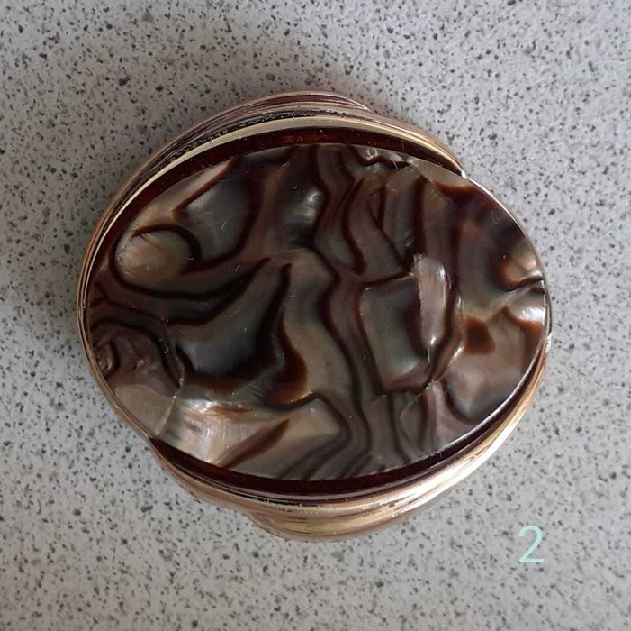 Стильные элегантные броши