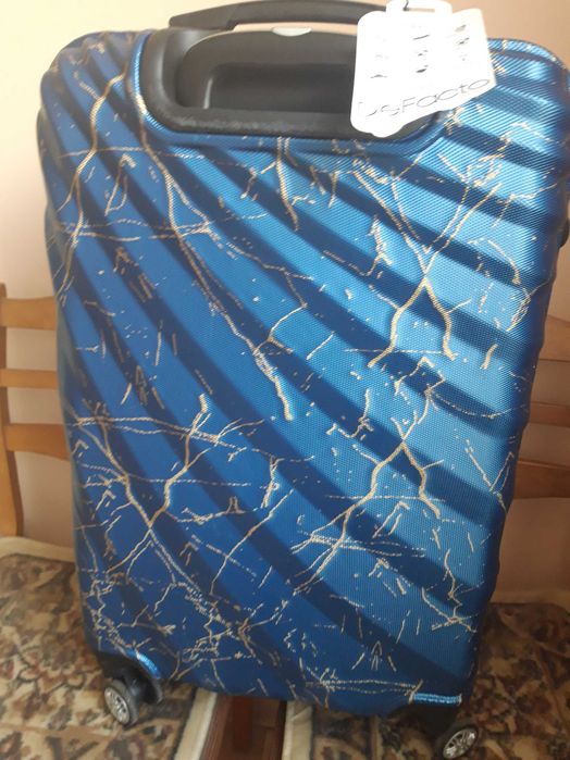 Продается чемодан