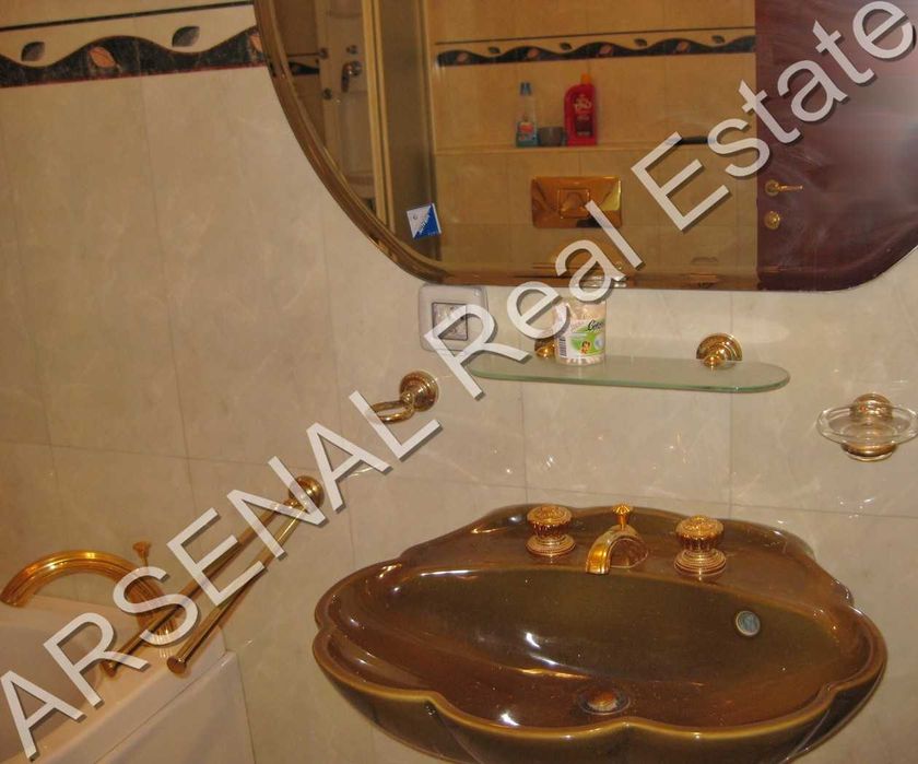 Дава се под наем Тристаен апартамент в София, Лозенец - 186 кв.м за 900 € - Снимка #3