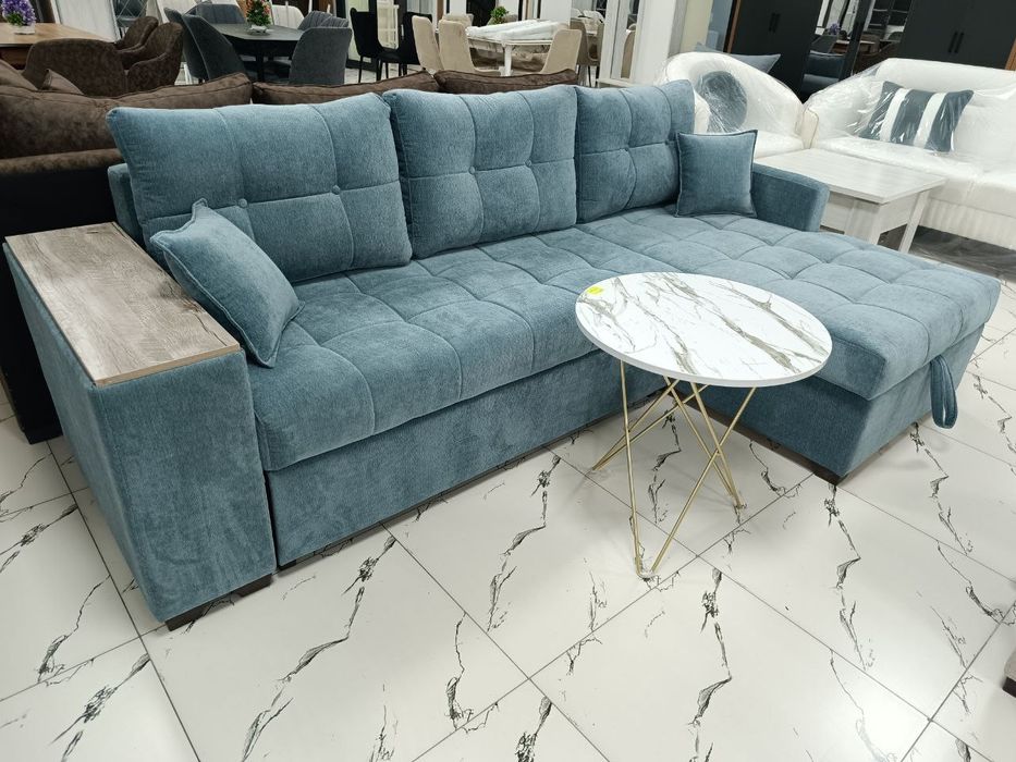 Угловой диван с выдвижным механизмом делфин и аллигатор.