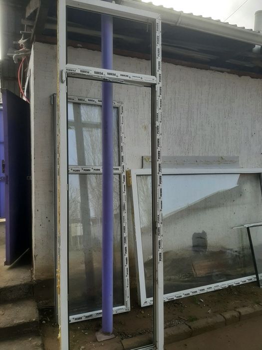 Пластиковые окно и дверь