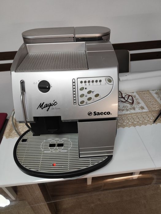 Vând aparat de cafea Saeco Magic de Luxe în stare bună de functionare