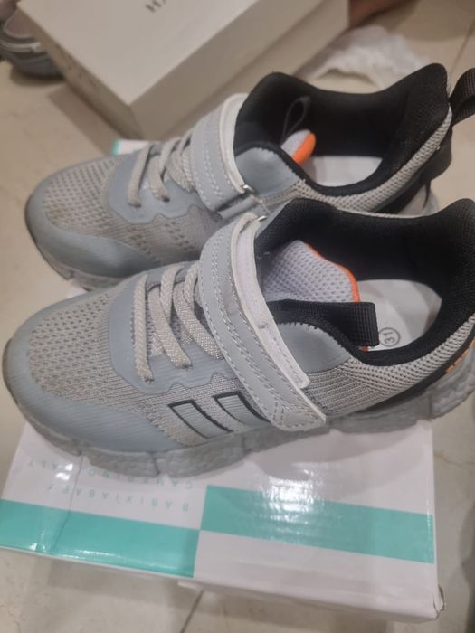 Продам кроссовки