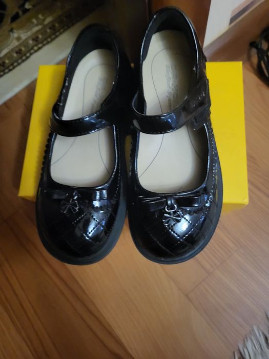 Продам детскую обувь для девочек