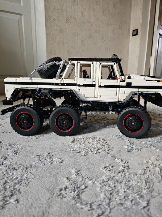 Продаётся собранная машина лего