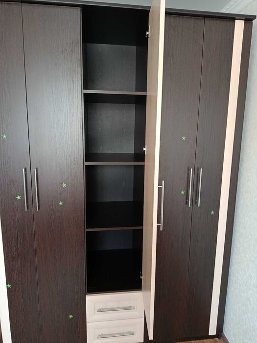 Шкаф  спальный для вещей