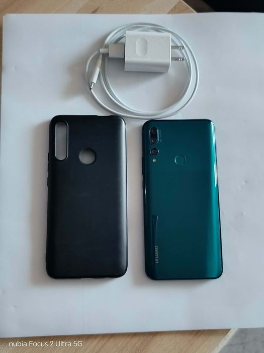 Телефон Huawei Y9