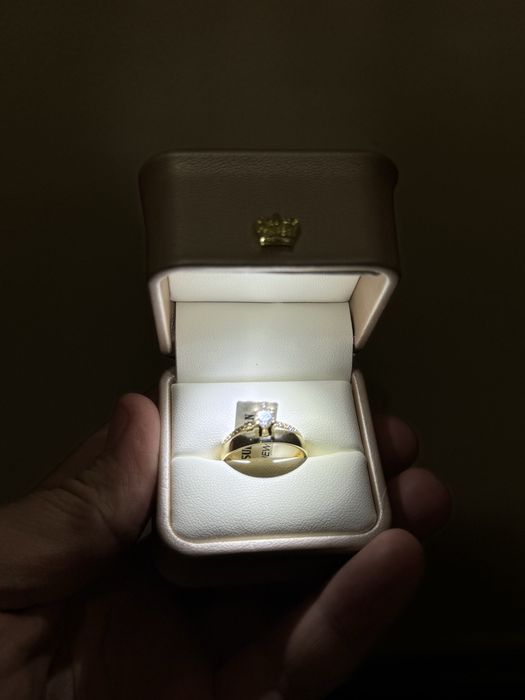 Yangi tilla uzuk sotiladi