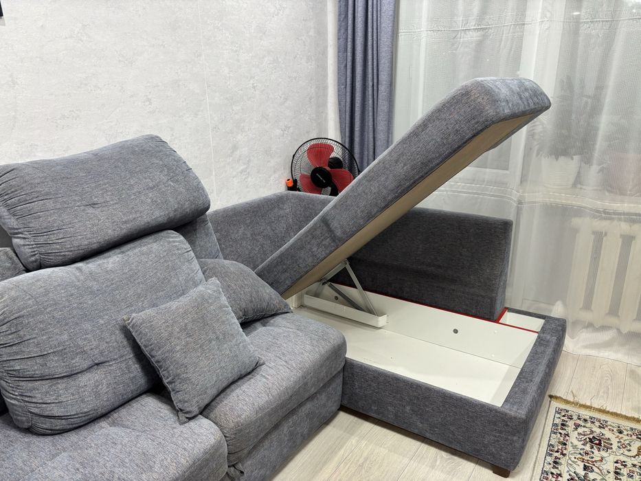 Продан Большой диван