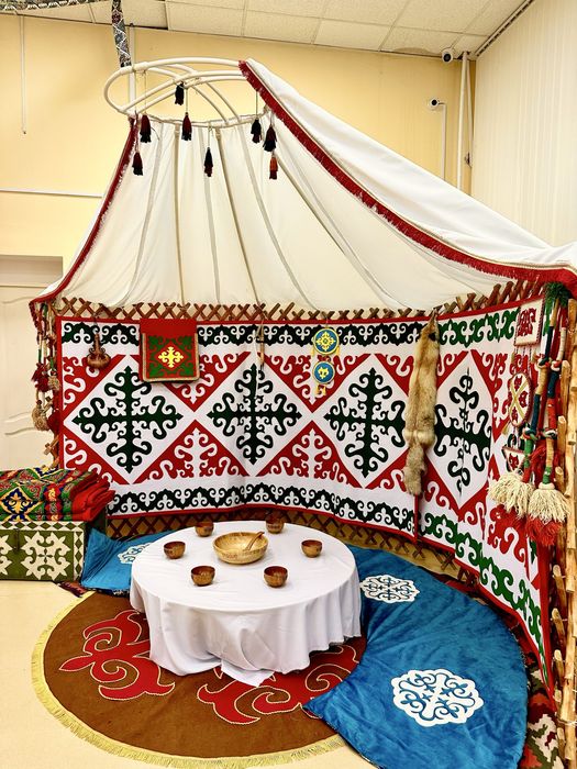 Фотозона в виде полу юрты