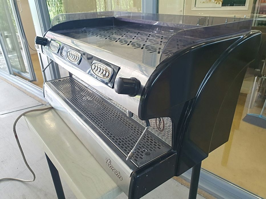 Кафемашина и кафемелачка