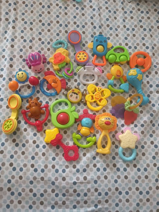 Продам погремушки и прорезывтели за 2000