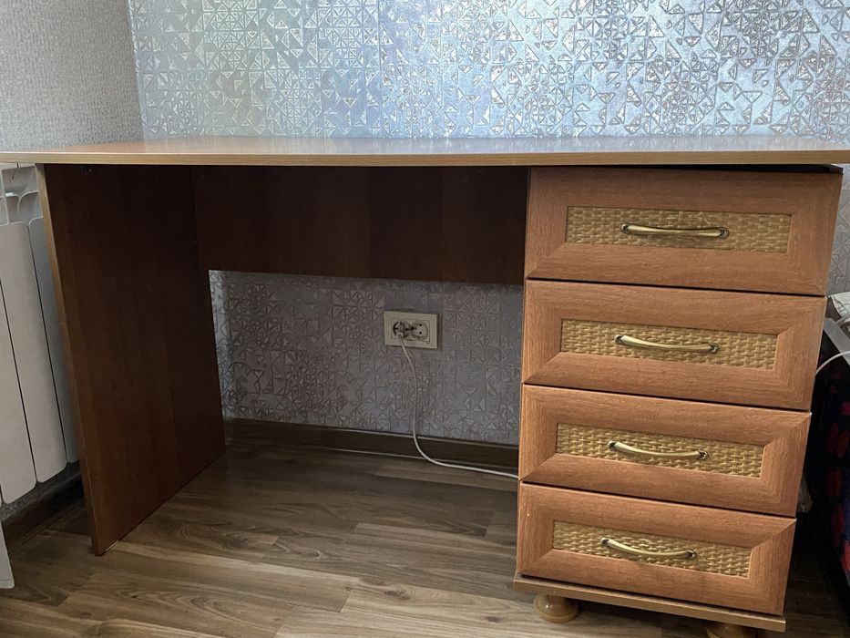 Продам письменный стол