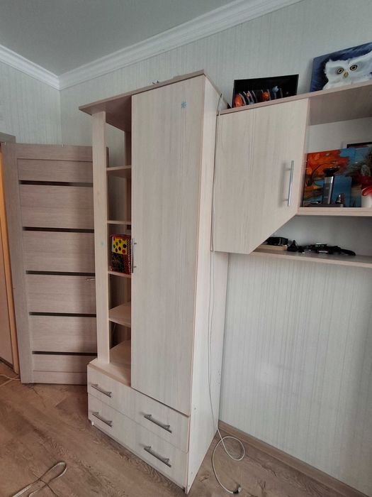 Шкаф, стенка из трех секций