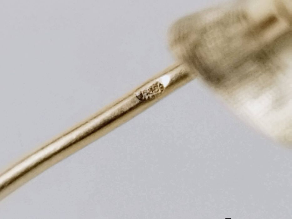 Veche brose din aur de 14K 585, cu pietre rosii rubine