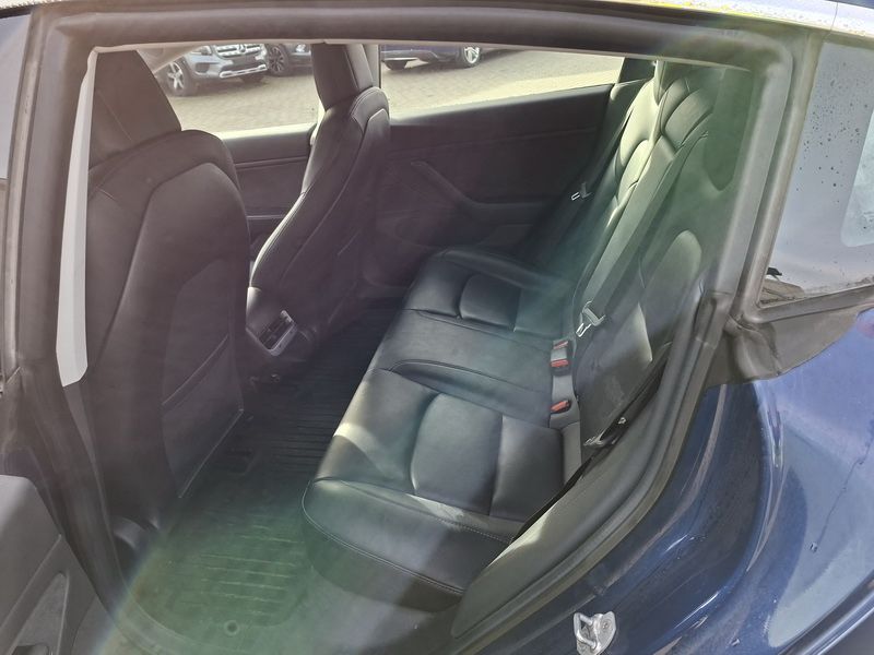 Tesla - Model 3 Long Range AWD