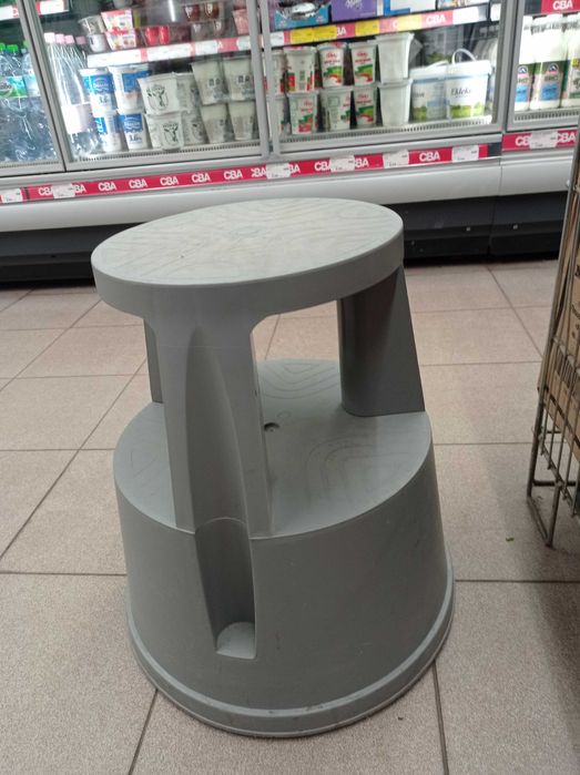 Помощно столче за магазини /на колелца/