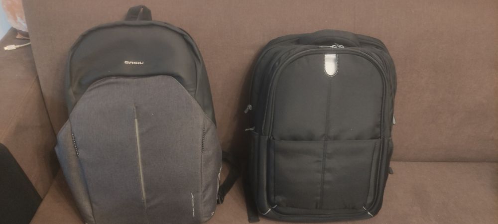 Vând 2 rucsacuri noi