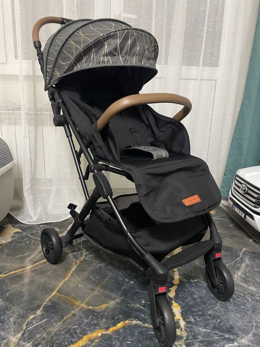 Продам прогулочную коляску