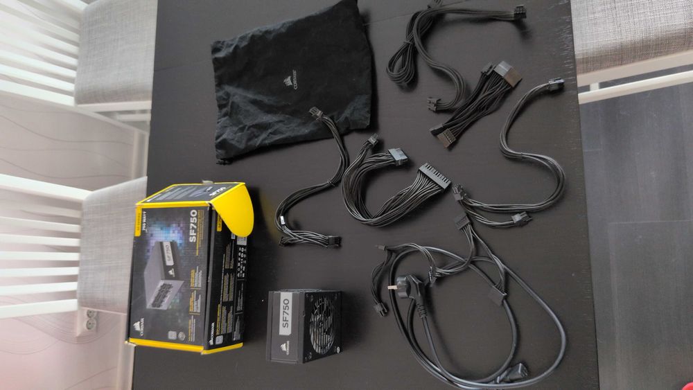 SFF захранване за компютър (PSU) Corsair SF750w