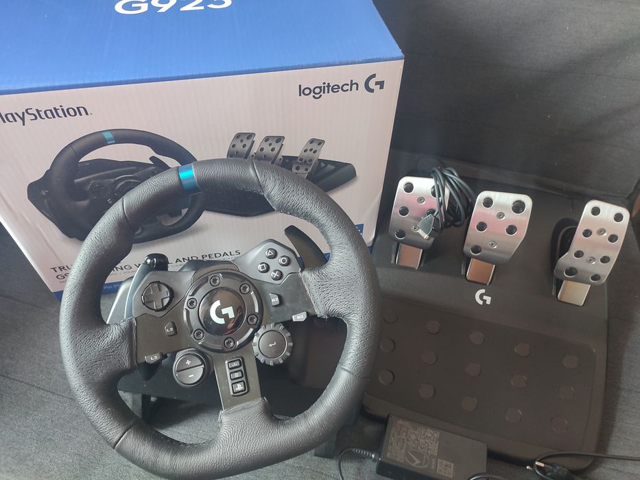 Volan gaming Logitech G923 in garantie până în nov 2027