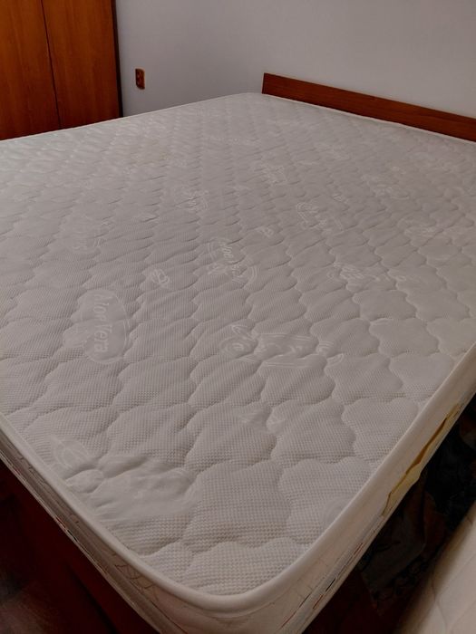 Vând saltea +somieră și 2 sifoniere