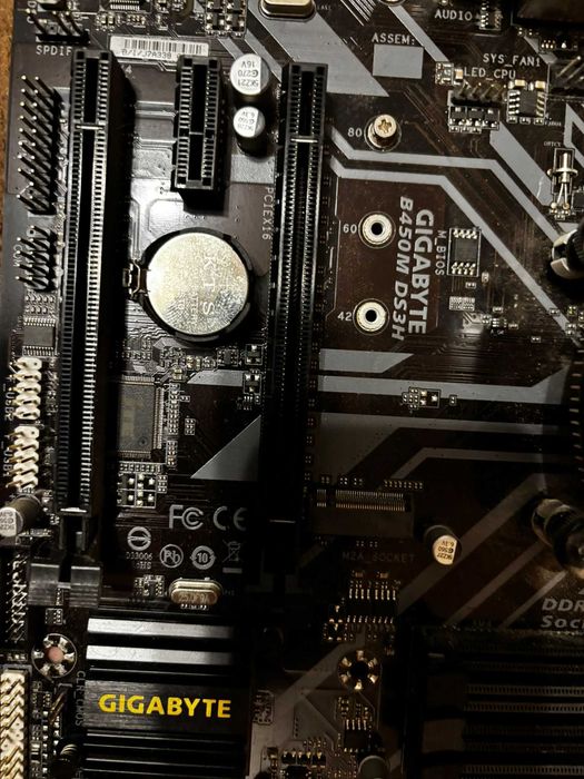 Placa de baza Gigabyte B450M DS3H, DDR4, vine la pachet cu un AMD