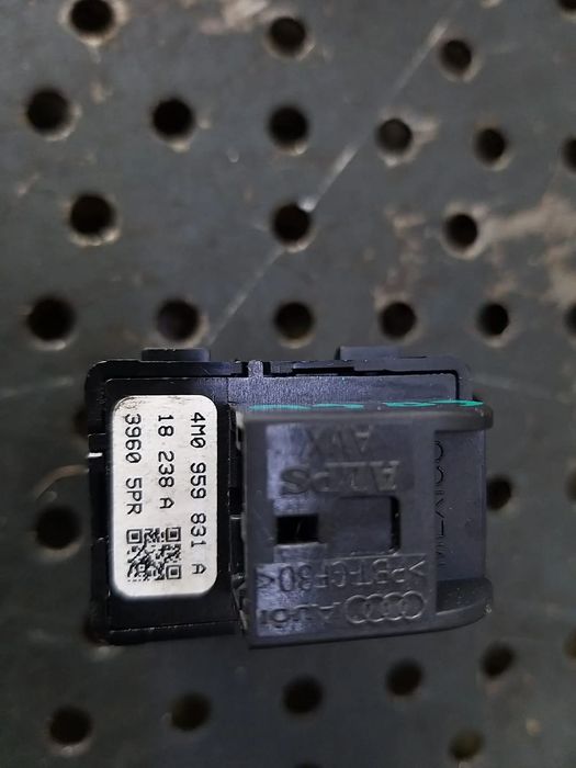 Buton deschidere portbagaj audi a4 b9 8w 4m0959831a