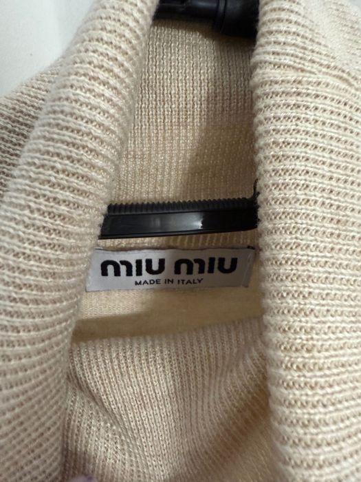 Бежов елегантен пуловер