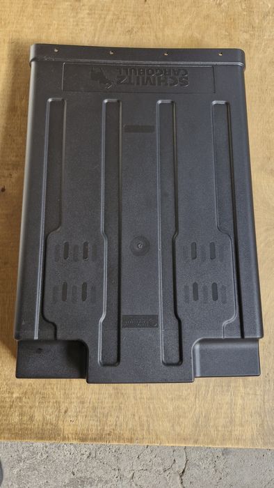 Продам новую подкрылники