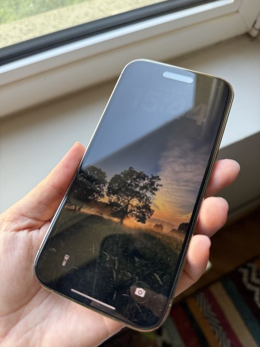 Vând iPhone 14 Pro Gold 256 GB Stare excelentǎ