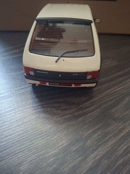 Machetă Peugeot 1/18