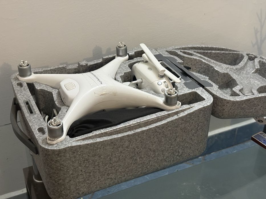 Drona DJI Phantom 4 2 Baterii