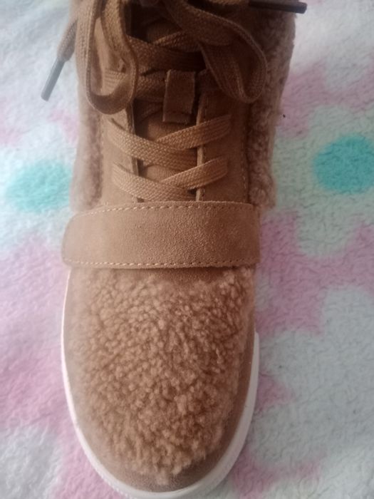 Продам ботинки женские