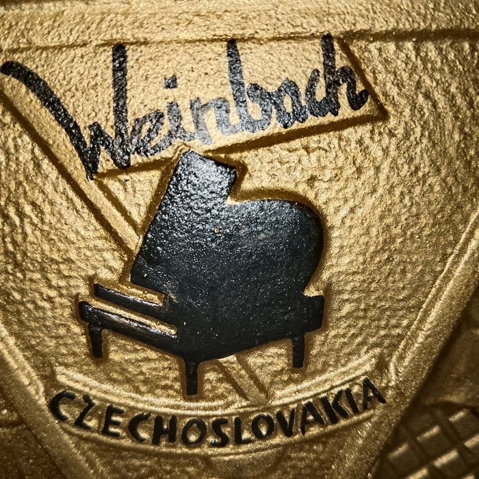 Продаётся пианино Weinbach 

Учитывая, что:

Корпус