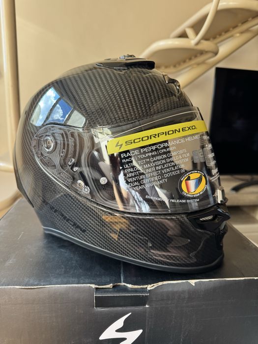 Каска Scorpion exo R1 evo carbon нова, размер M