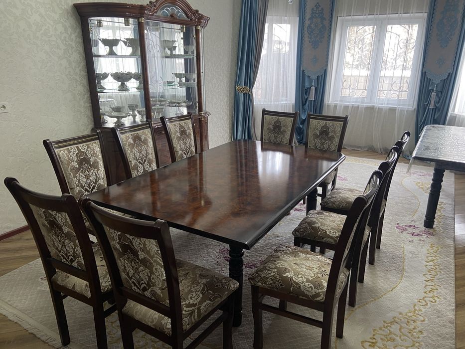 Продается стол в отличном состянии.