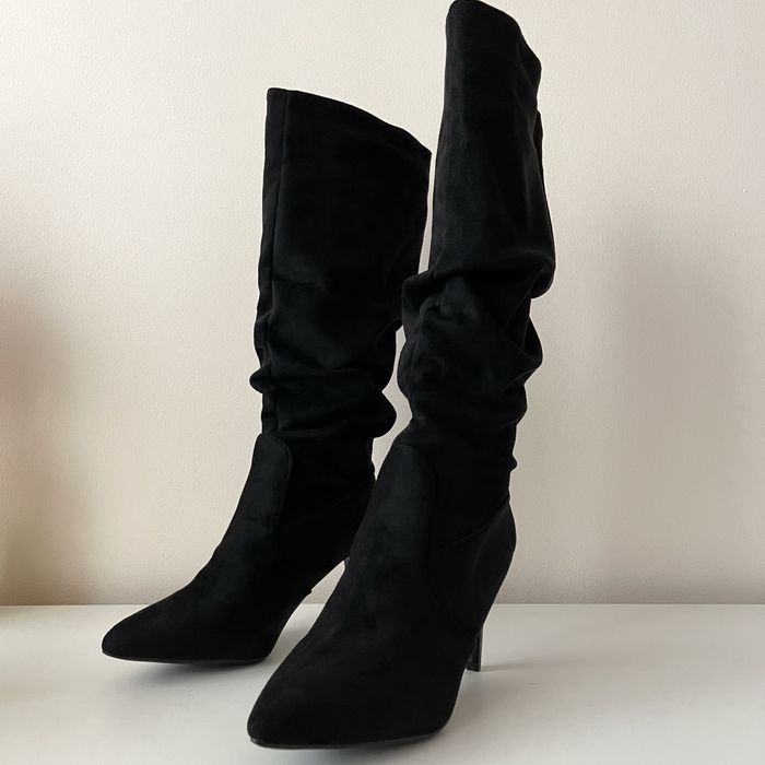 **НОВИ** стилни черни дамски ботуши на ток, 38 размер