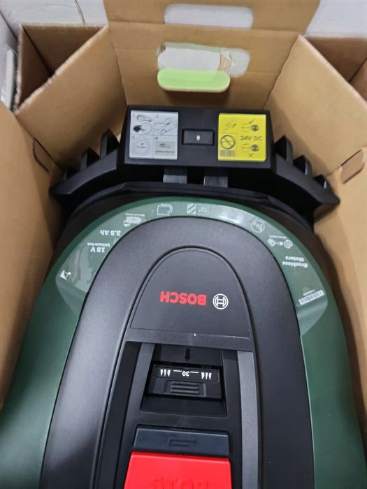 Robot tuns iarba BOSCH NOU