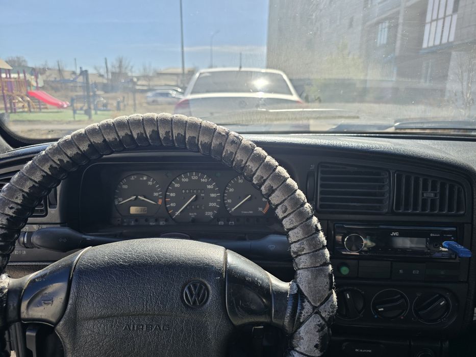 Продам Фольксваген Пассат б4 1.8