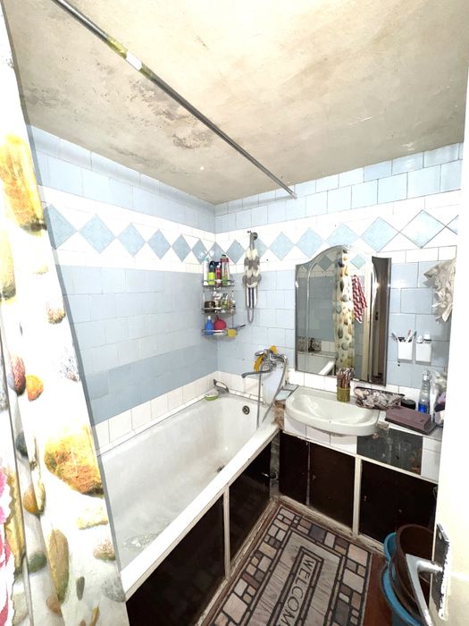 Продается 4 комнатная квартира. Мирзо Улугбекский район. Ахмад Югнакий